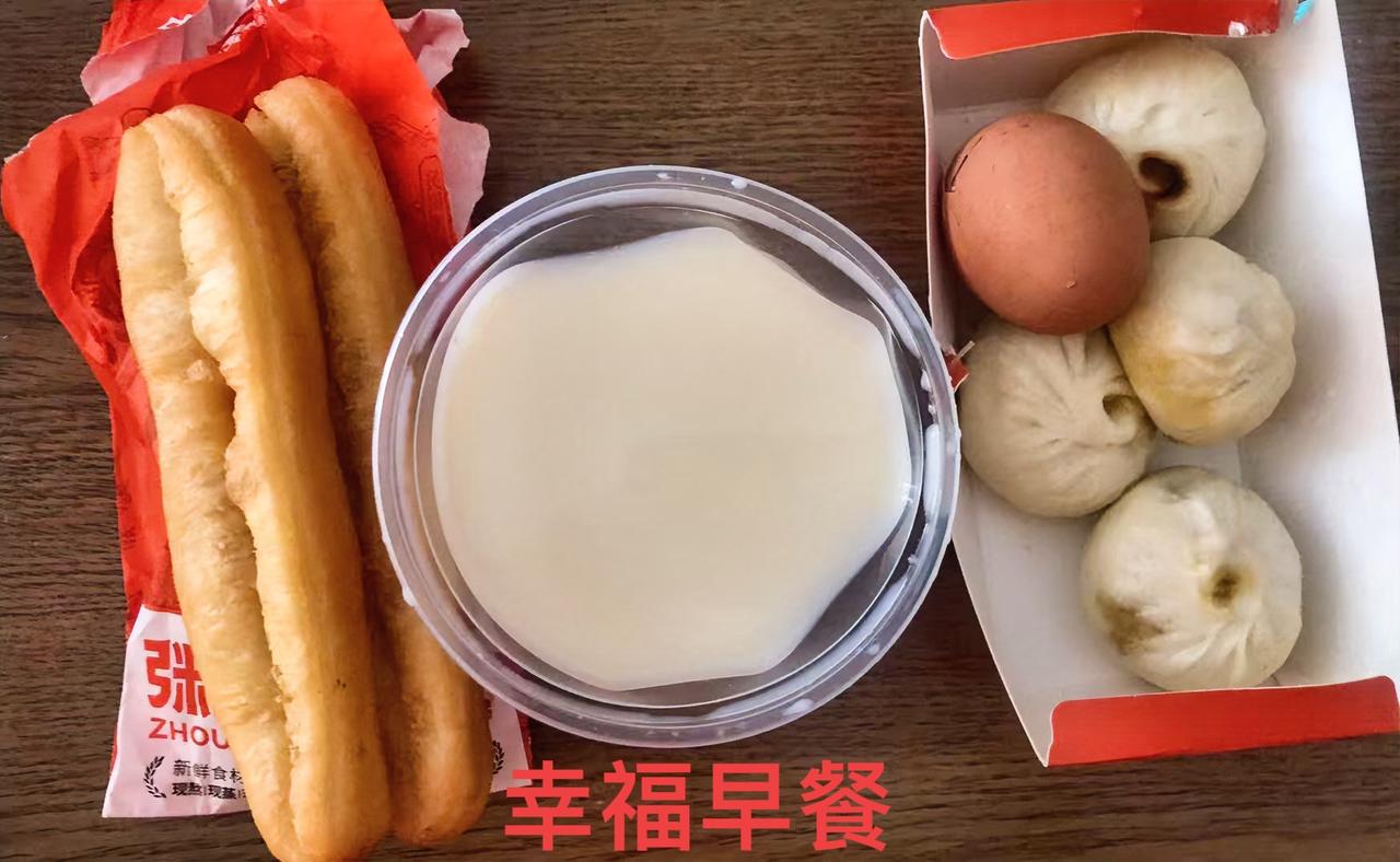 昨夜，一股突如其来的馋意如潮水般涌来，心心念念着金黄酥脆的油条和醇厚香浓的豆浆。