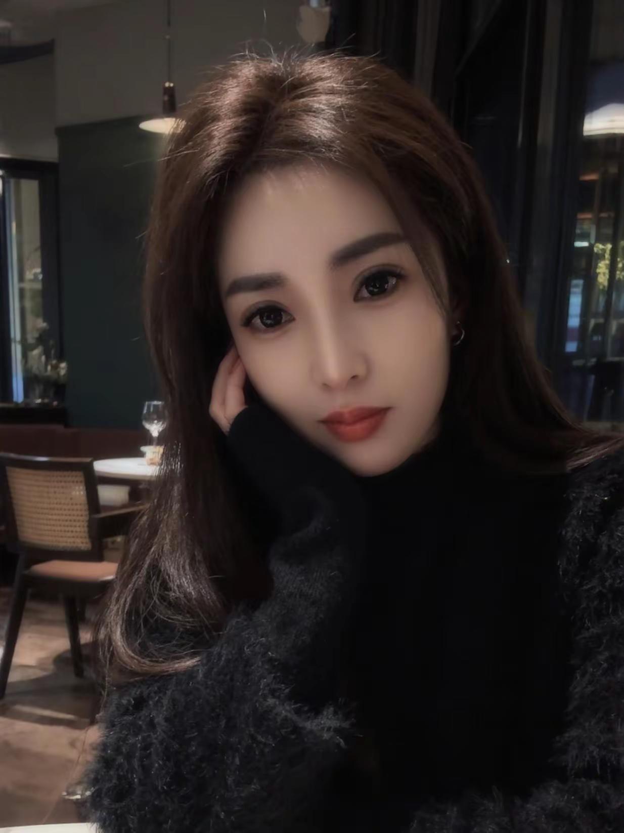 温柔御姐 黑长直女孩