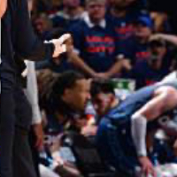 NBA  太阳队后卫德文-布克因公开批评裁判判罚，被处以35000美元罚款。联盟