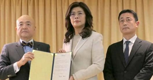 日本地震，郑丽文却在7月31日这天，自掏腰包给日本捐赠100万新台币，这是巧合和