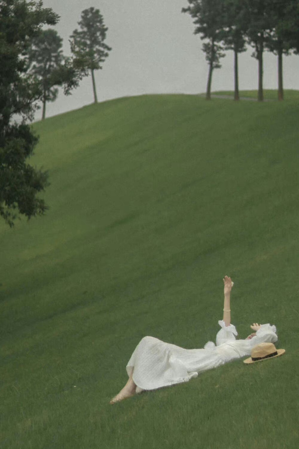 自信不够，才会不断向旁人证明自己有多行。自由自在，松弛神经，不要被世俗牵着鼻子走