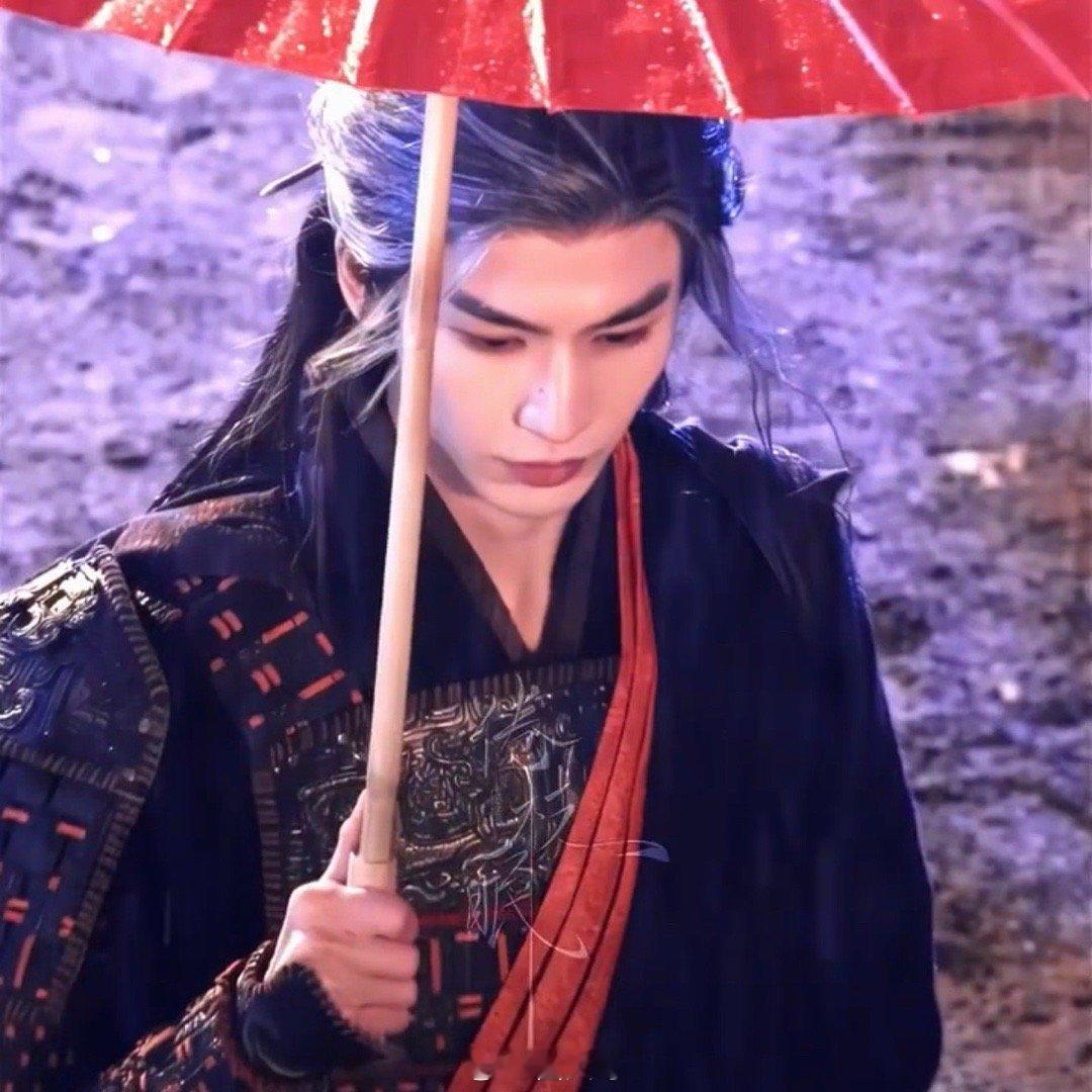 张凌赫归鸾撑伞神图啊啊啊啊啊不愧是张凌赫啊，又一次让小说男主在观众眼前具象化了！