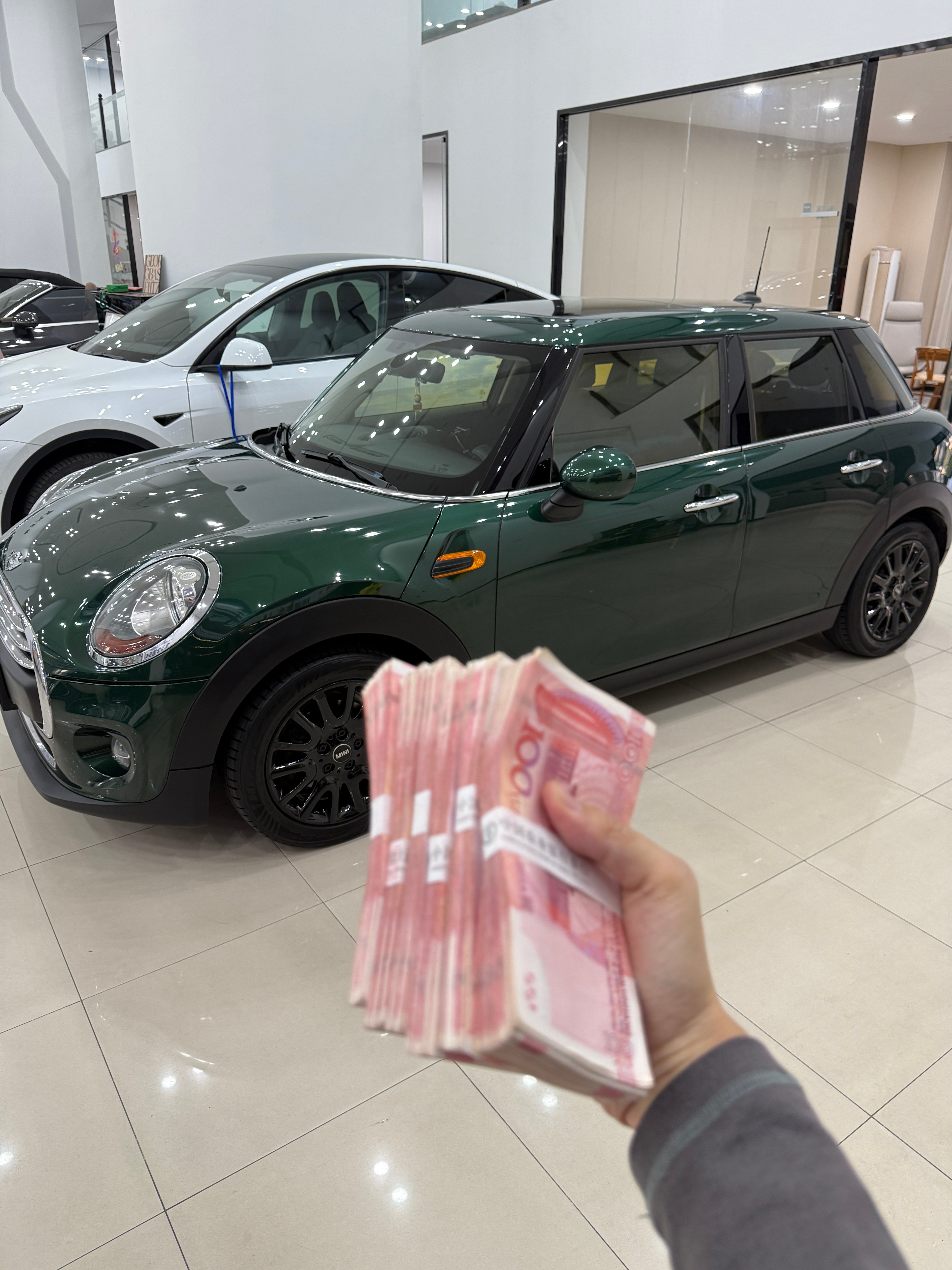 简单直接，又搞定一台mini了，女生刚学完驾照拿去练手的第一台车，挺合适的，小巧