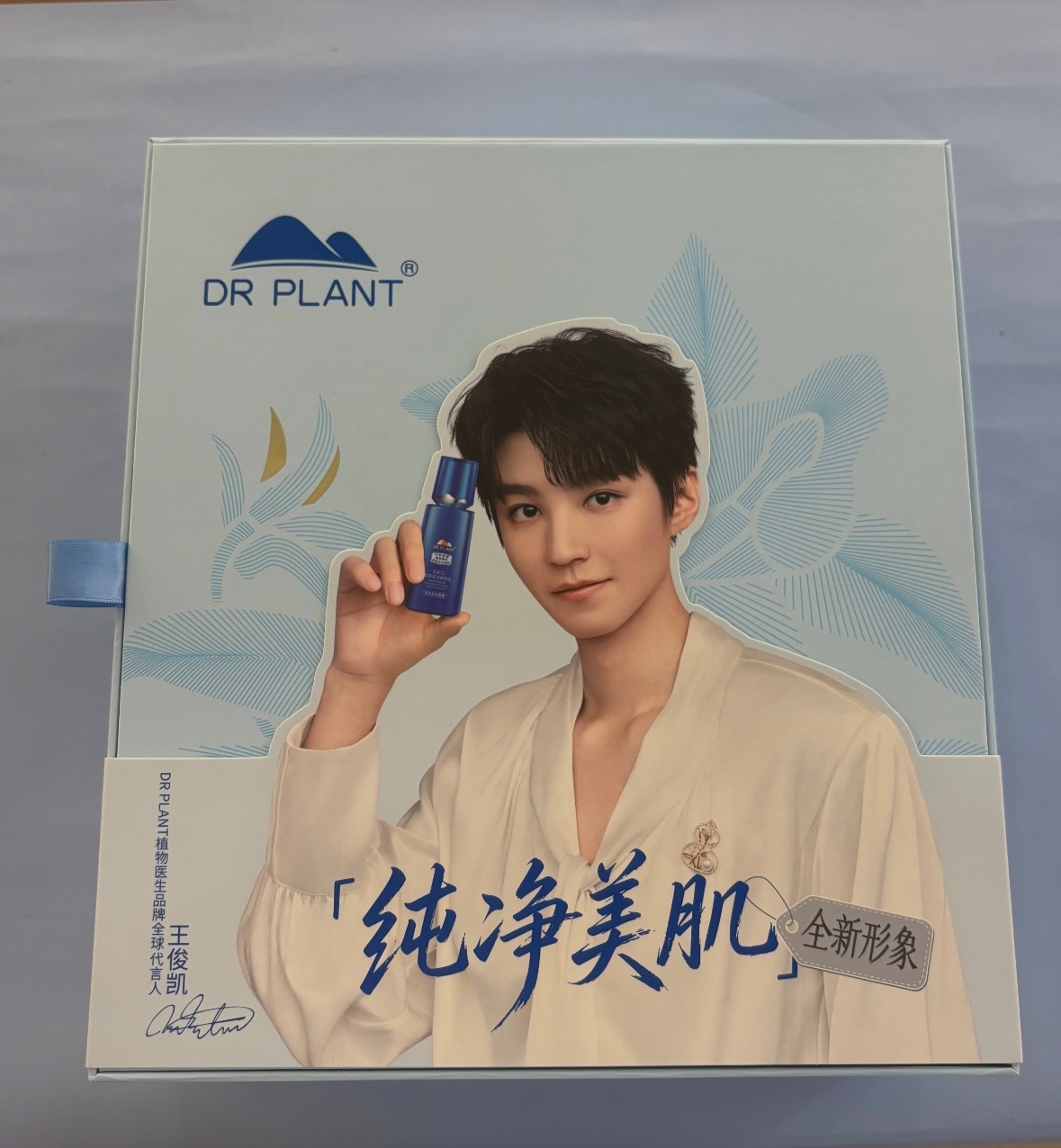 这有点太好看了吧…这个小v领🤤 