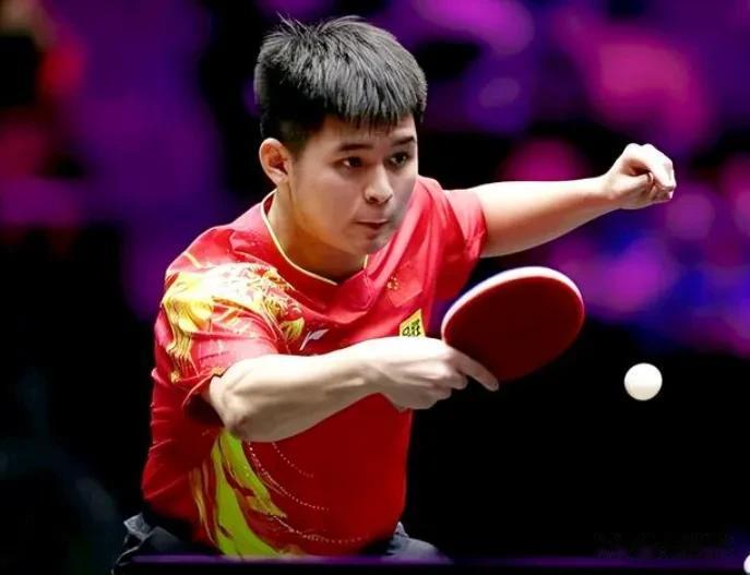 太原挑战赛上林诗栋把王楚钦捡起来的球扔掉没毛病。
事后王皓也澄清了王楚钦捡起来的