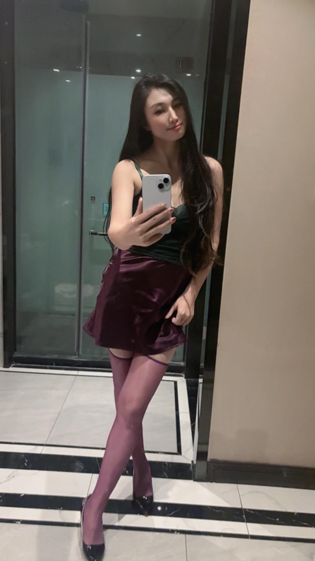 当一个没钱的男人，听见你说要陪他走下去的时候 ，他就会让你见识到，他不仅没钱还没