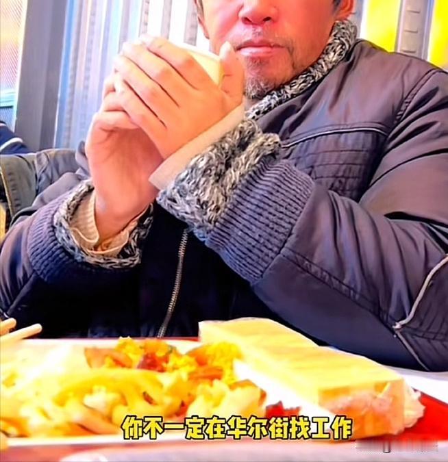 在网络的海洋中，人们经常会基于片段的信息对他人的生活做出评判。最近的一个视频让我