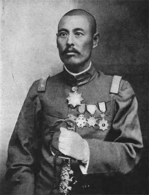 1939年岁末的北平，天寒地冻，一代枭雄吴佩孚的生命走到了尽头。
 
这位曾手握