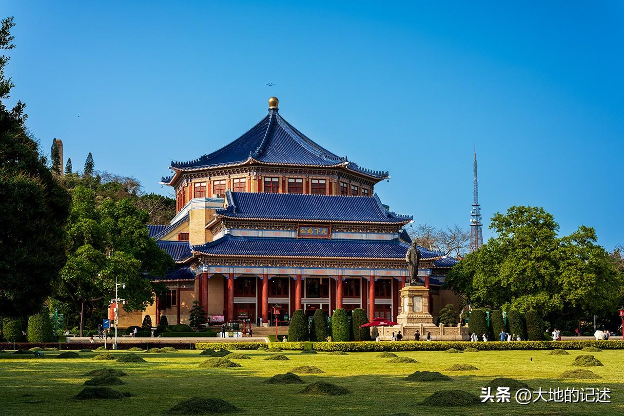 春天的色彩很迷人，哪怕是冰冷的建筑也觉得温柔。