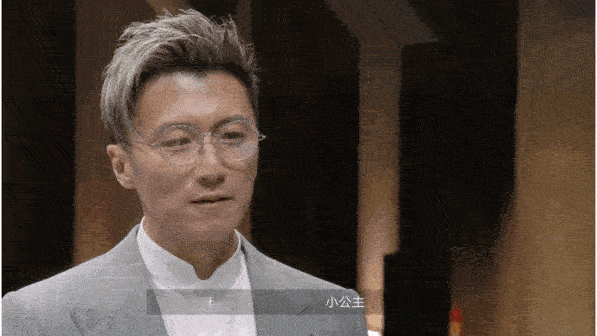 谢霆锋认为比赛用火锅底料是作弊 我同意谢霆锋的做法。烹饪比赛，用事先准备好的多种