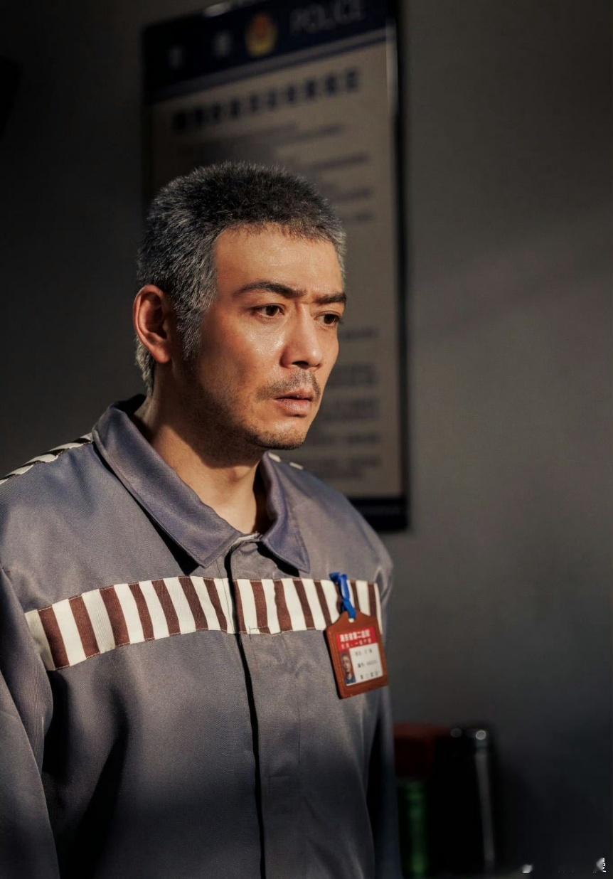 杨烁把自己演成观众认不出的样子 才懂什么叫剧抛式演技！《以法之名》里万海见儿子时