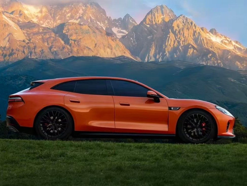 对应的，启境GT7的比例线条是广汽迄今为止最美的印象中广汽没做过猎装，不过GT7