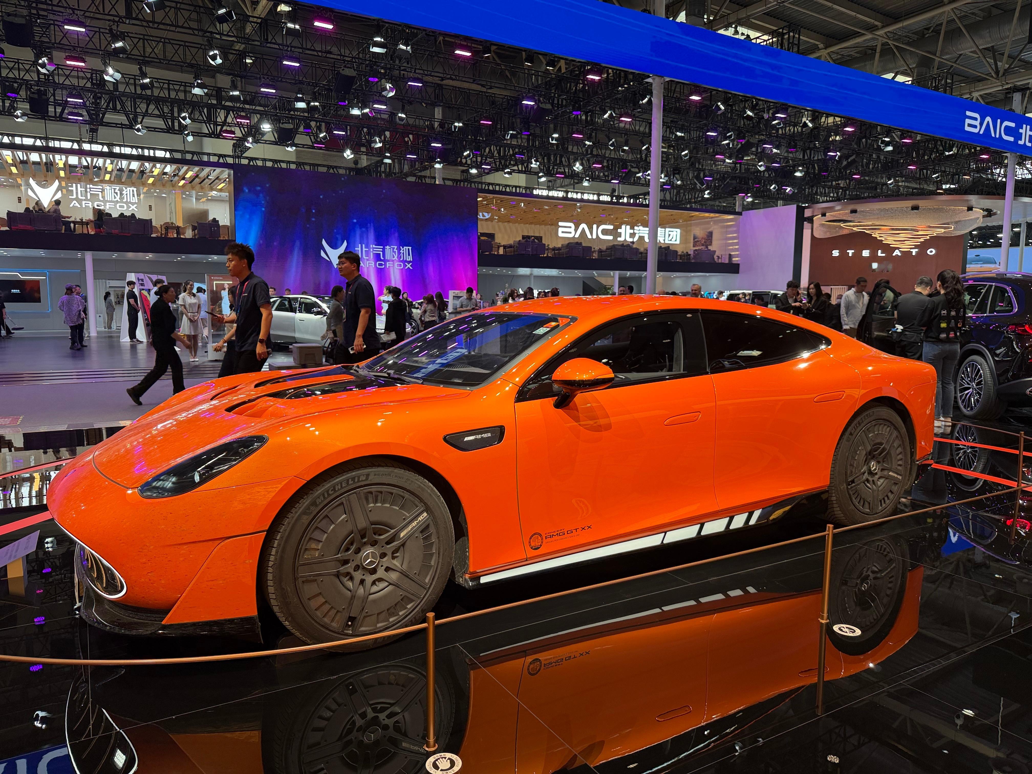 2026北京车展 恰逢奔驰140周年，今年北京车展奔驰展台太顶了！来了好多款传奇