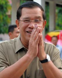 洪森的“录音刀”：从佩通坦到泰国政要，还有多少把柄？
洪森公开承认：不仅录了佩通