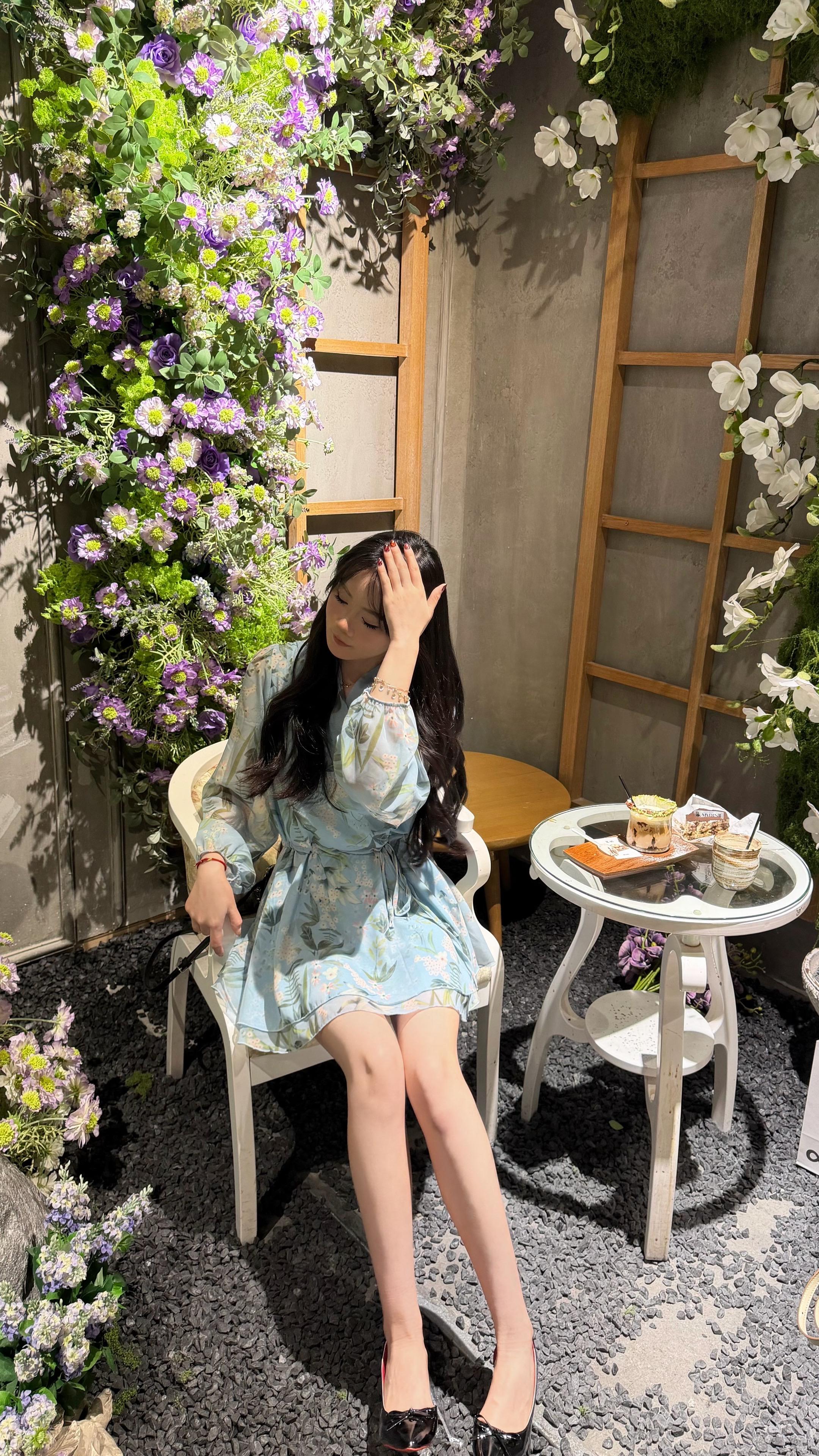 我只想当一个种睫毛做美甲 每天都漂漂亮亮的 然后有很多漂亮衣服穿 去很...