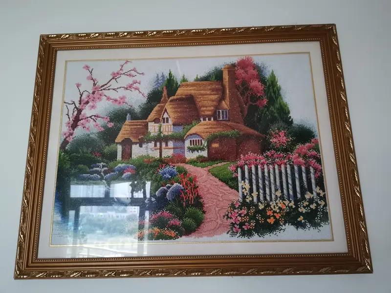 我最近喜欢上了做手工，尤其是十字绣。给大家看看我的作品！
我这幅“金色富锦”秋景