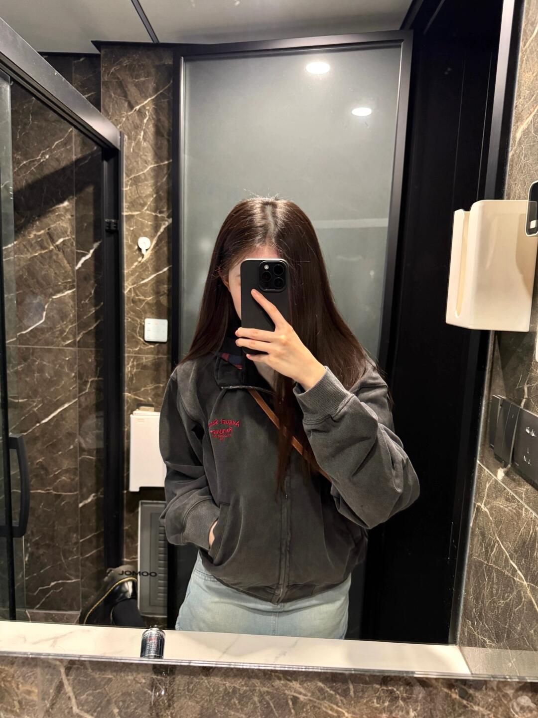 plog反季穿搭红色格子连帽外套好酷