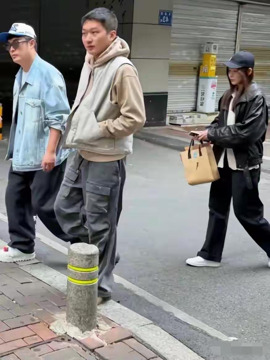 张子萱甜蜜陪伴陈赫返乡过年 42岁素颜出镜状态惊艳 冻龄颜值宛如少女

春节期间