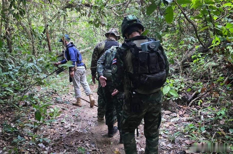 【泰柬边境又发生地雷爆炸事件！回归原点，泰暂停执行和平联合声明】边境的硝烟仿佛从