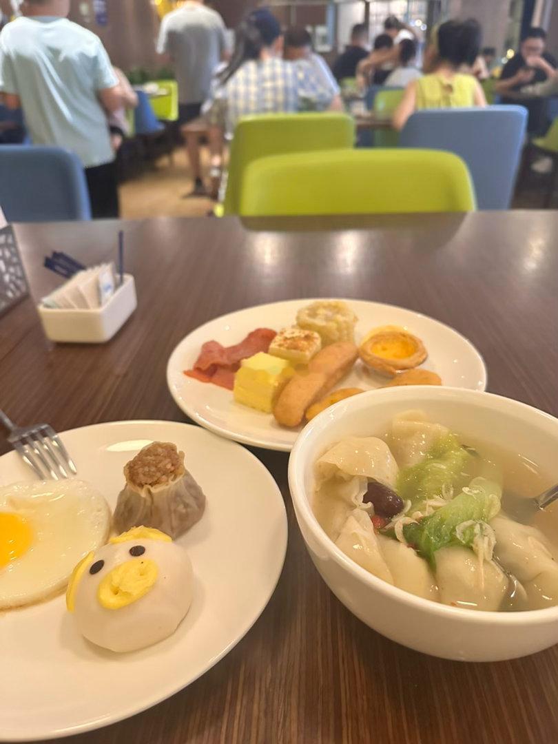 燃烧的陀螺仪  今天特地7点早起，就为了来吃隔壁酒店的自助早餐