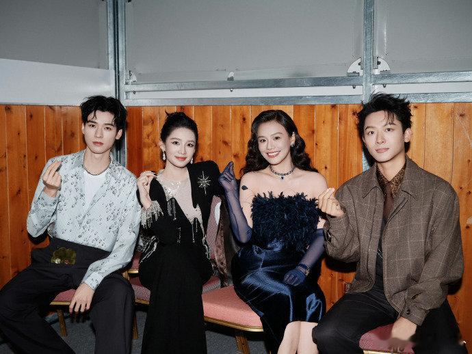 张晚意马思纯互动 花少姐弟的售后太顶了！马思纯夸张晚意正直，他回夸 “诚实的花儿