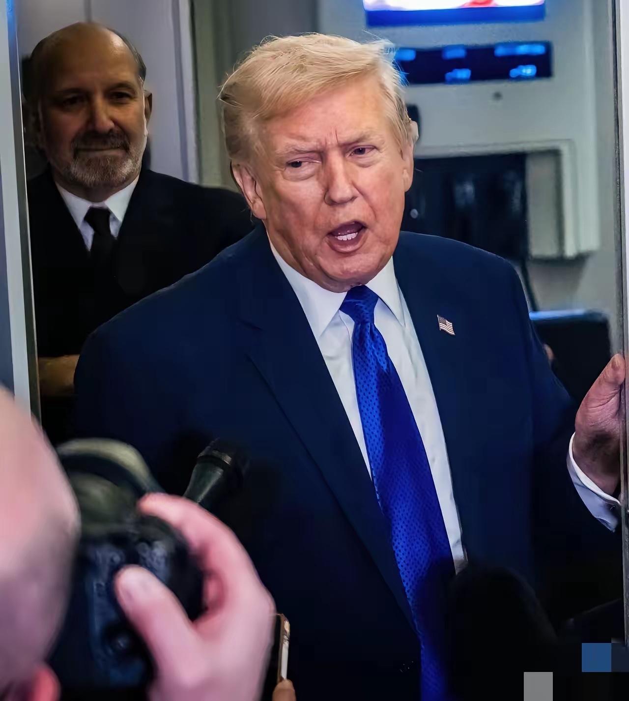 特朗普谈黎智英
记者：总统先生，您听说了吗？英国公民黎智英在香港被判20年，你是