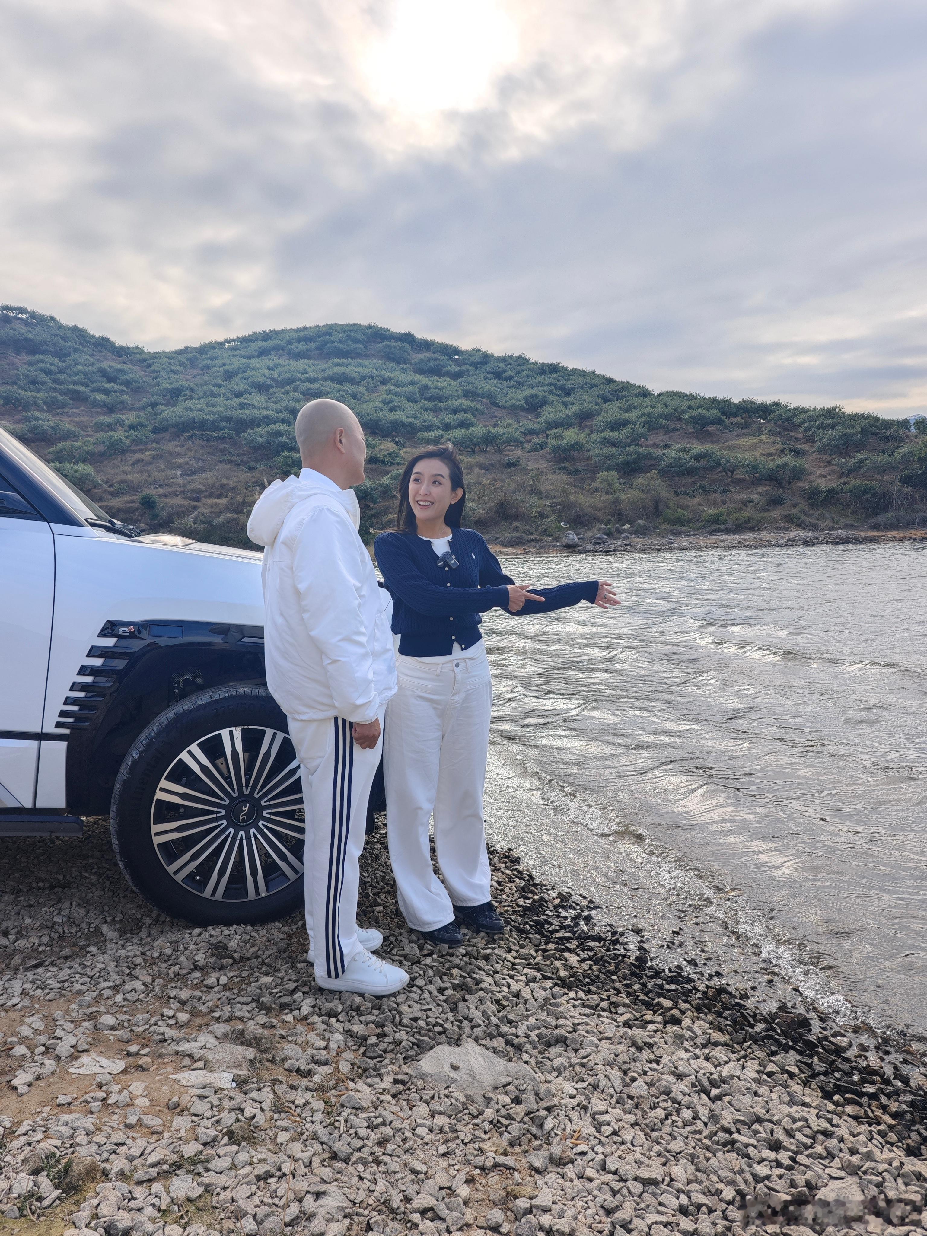 体验国产黑科技—仰望U8的应急浮水 