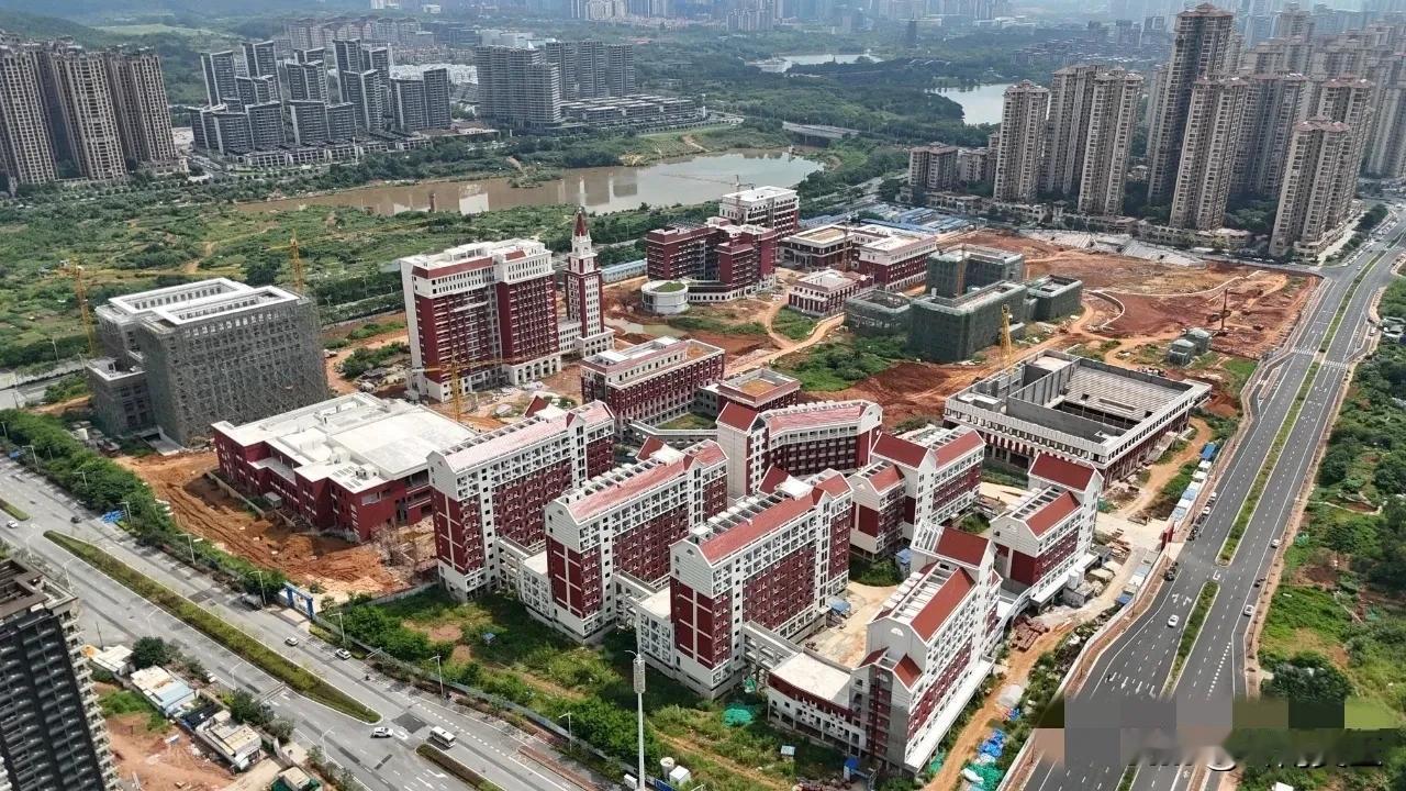 广西医科大学居然跑去五象开了个三百多亩的校区，真是难以理解！

广西医科大学除了