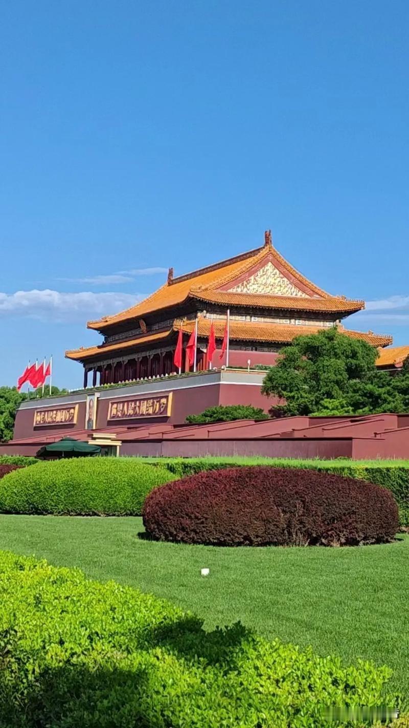 综合历史底蕴、经济实力、国际知名度与文旅影响力，国内认可度较高的八座名城分别是北