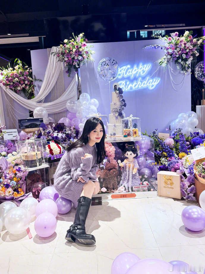 #杨紫生日紫色ootd#杨紫生日的紫色 ootd 简直美爆了！从服饰到眼妆，满是