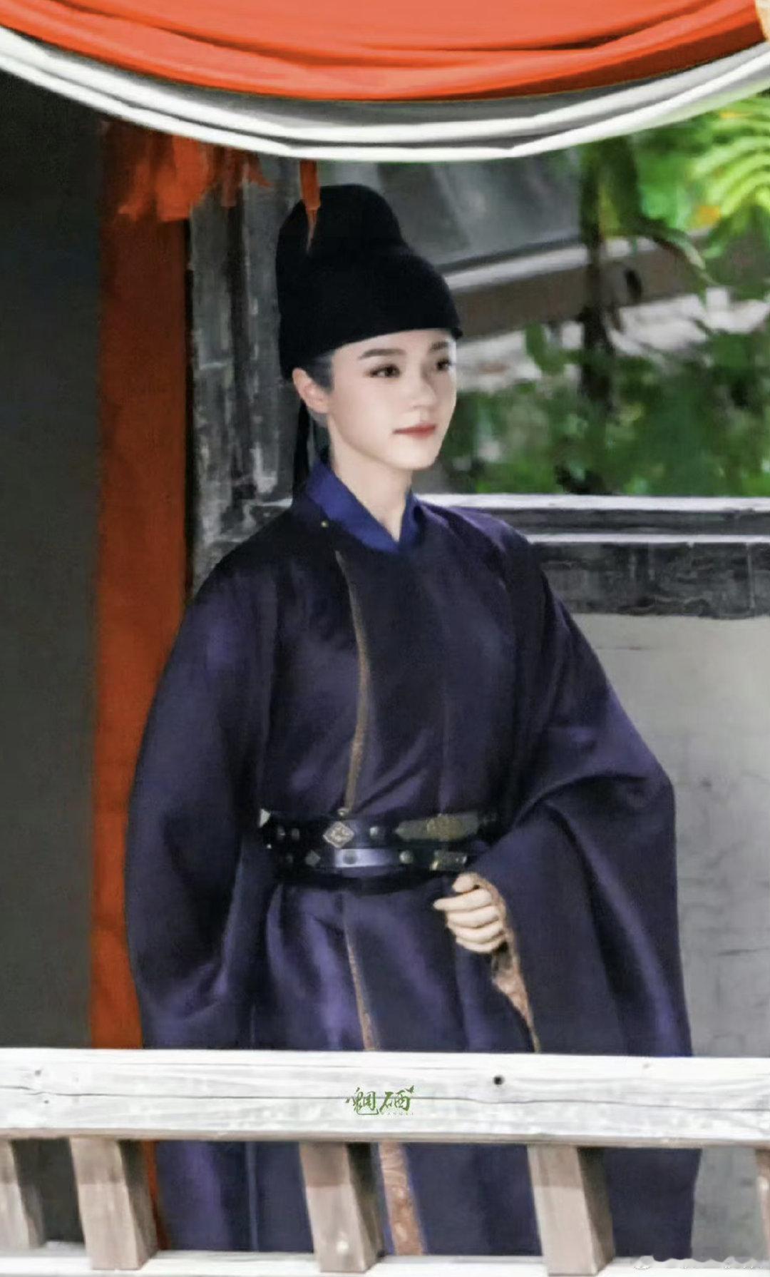 赵今麦小郎君 别人都是搭CP叫今麦郎，这次赵今麦自己直接化身小郎君，本尊上线赵今