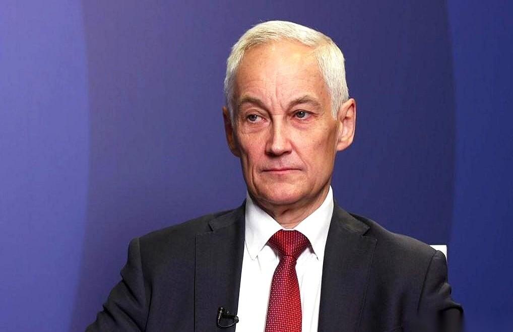 一座一万八千人的城，打到最后，只剩下500人。
然后，一封来自远方的贺电，热烈祝