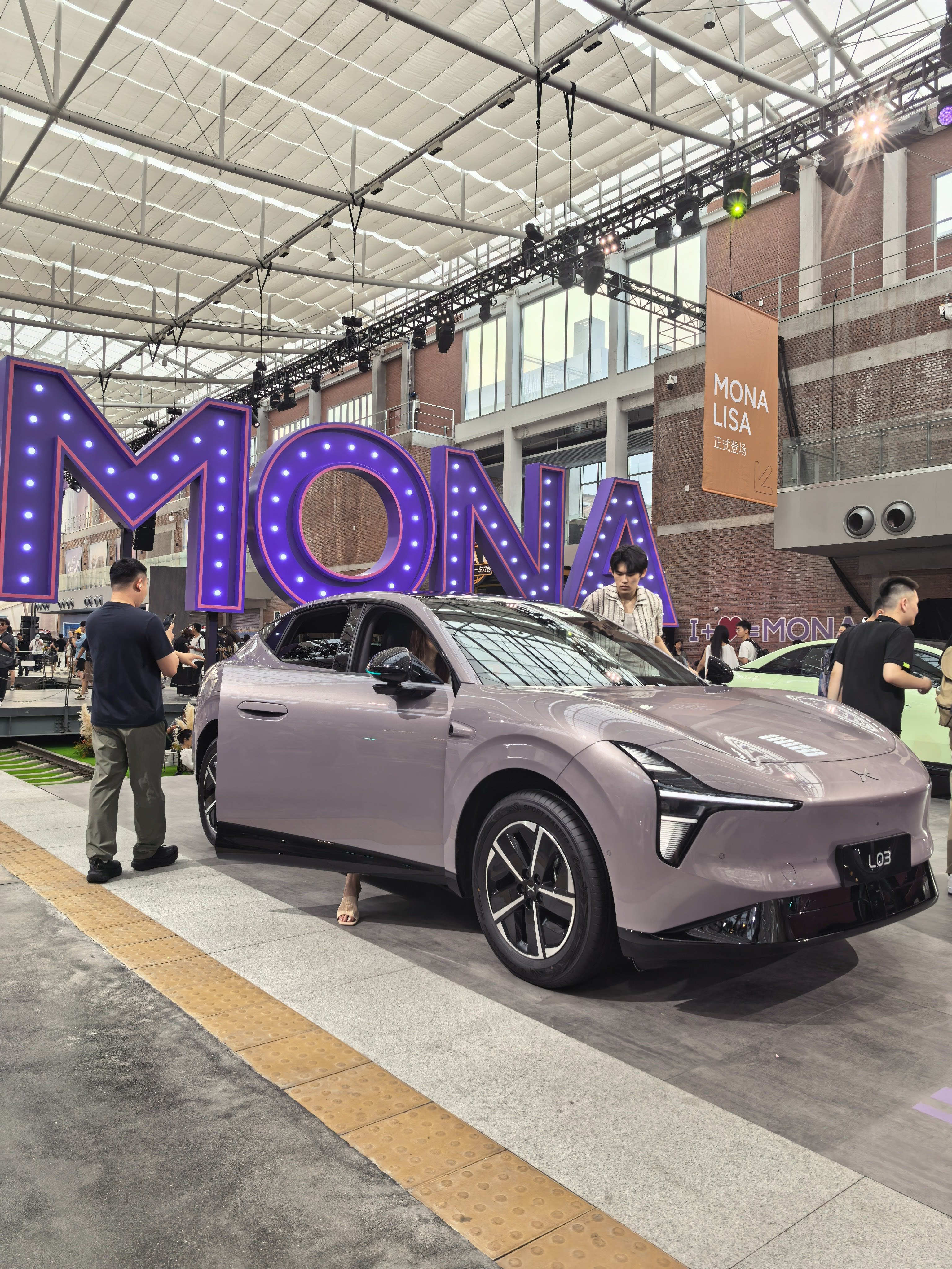 小鹏 MONA L03 真车比渲染图更好看这是什么缘故？