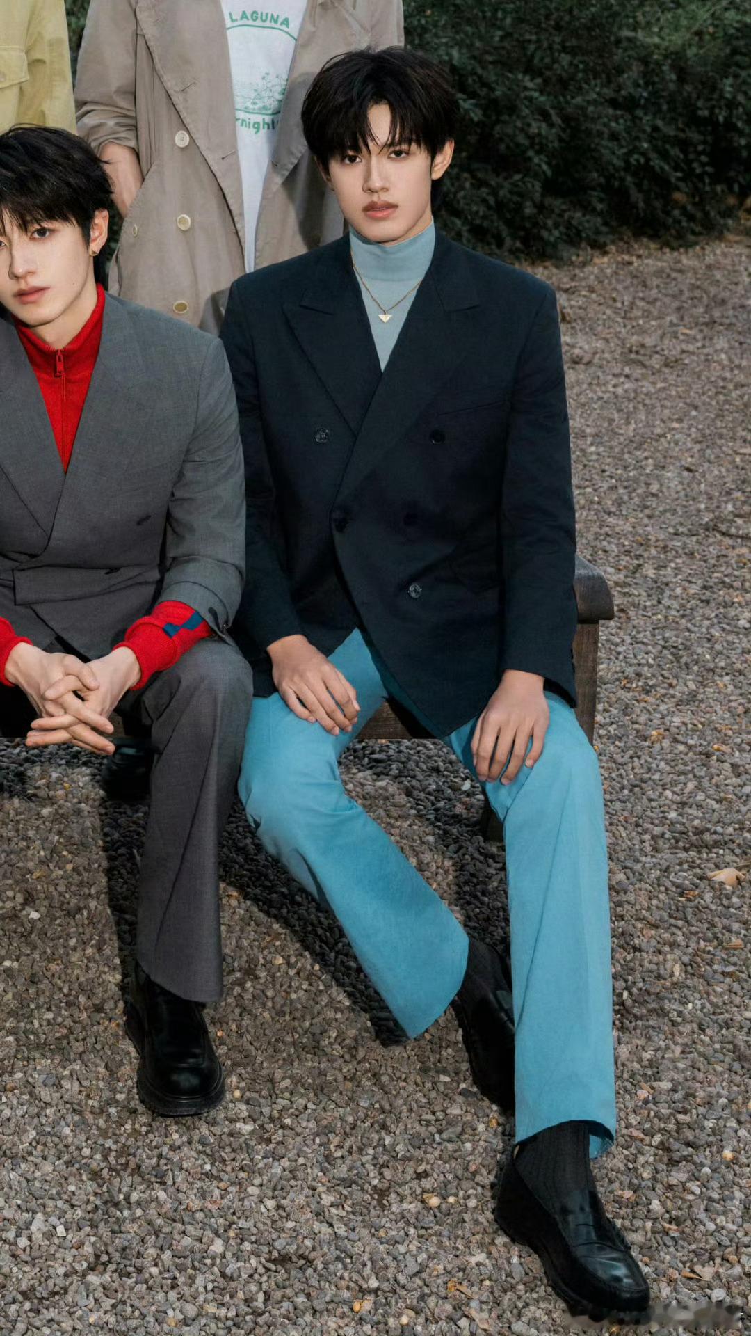 张极出席Prada米兰时装秀张极的时尚可塑性真的太强了！米兰时装周轻松驾驭多种风