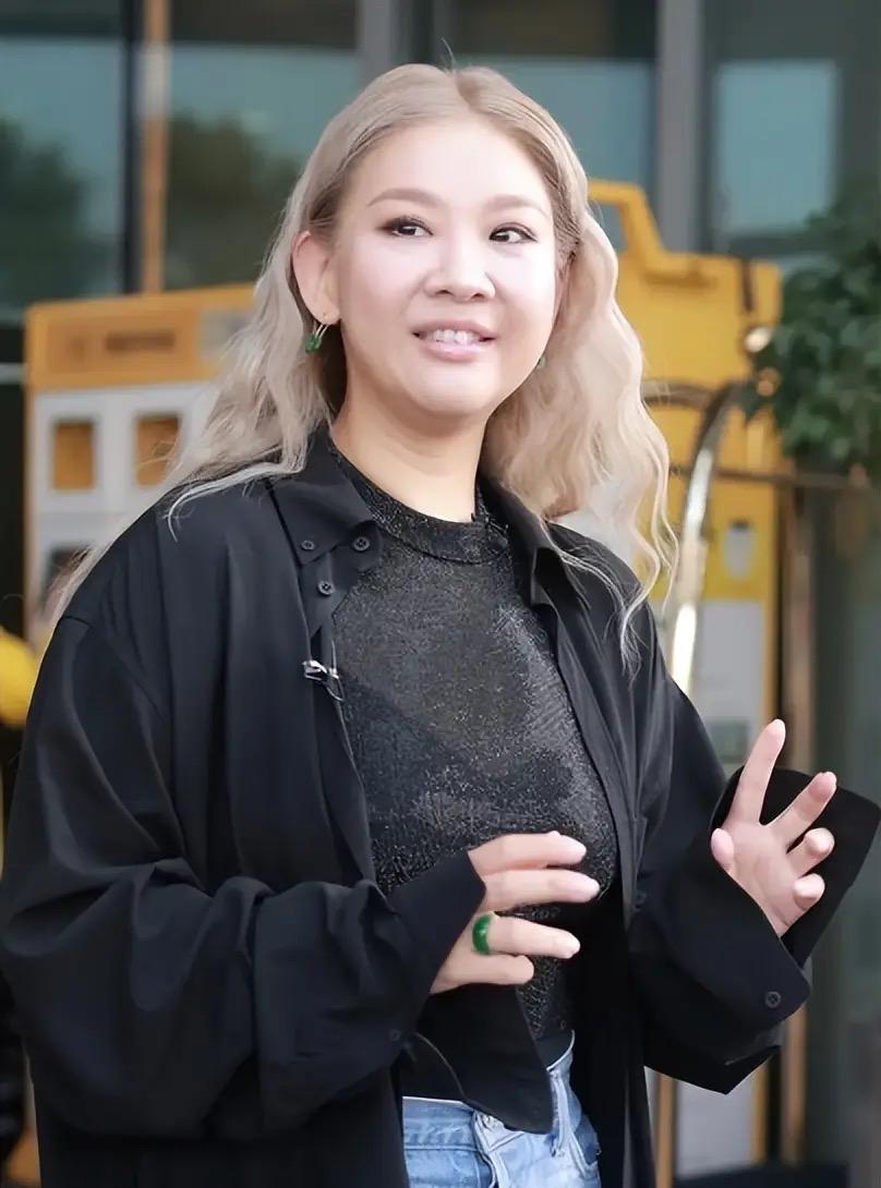 郑心怡终为父母失败的婚姻，买了单，6000万遗产也换不来幸福。郑心怡35岁生日那
