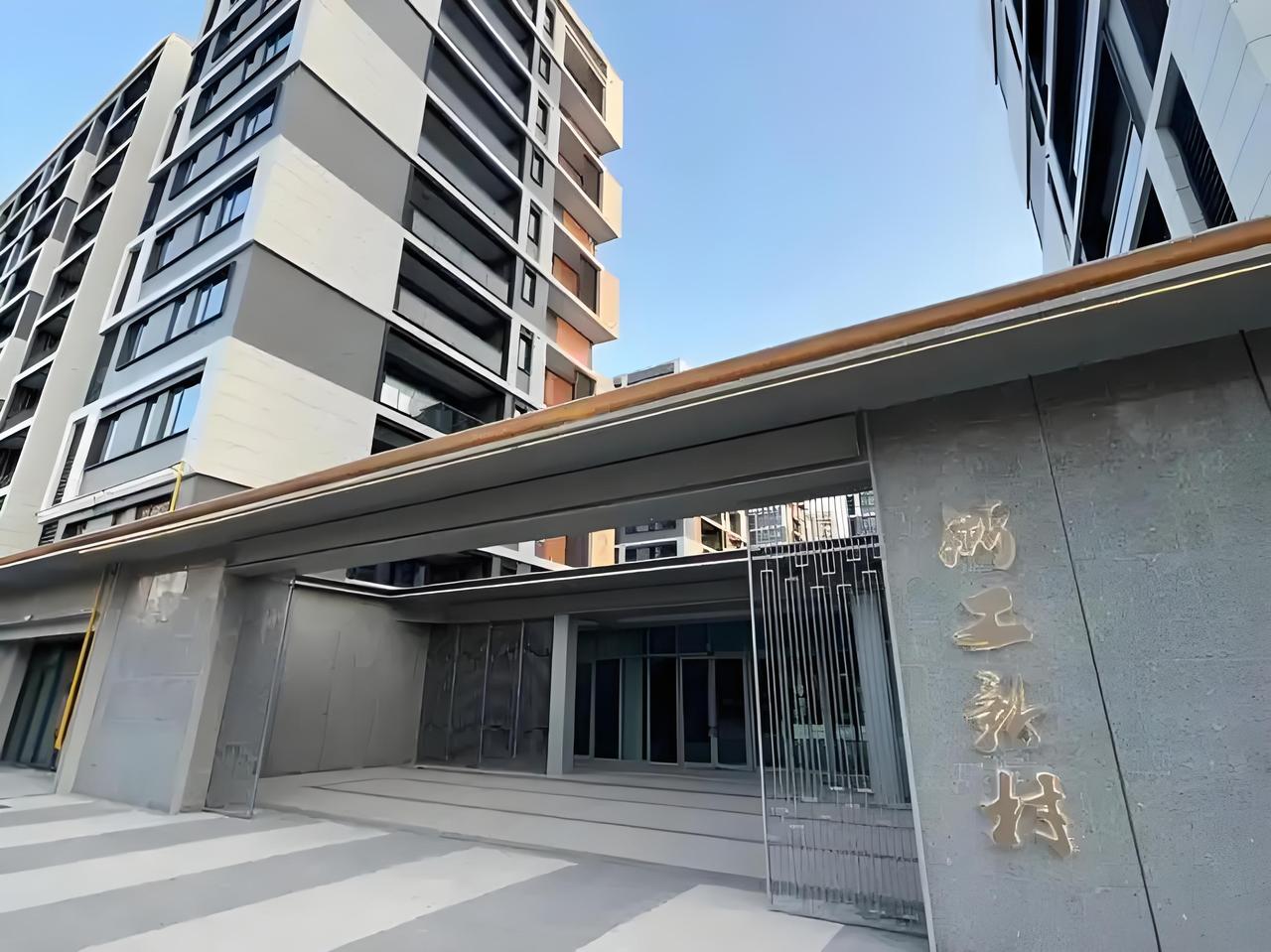 可能吗？
花30万赚180万！
老破小原拆原建后房价翻倍，业主：这波改造血赚不亏