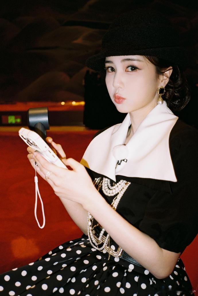白鹿做了饺子汤 白鹿强女心态 情绪稳定从不生气，白鹿这格局真的拉满了。 
