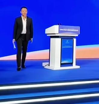 个人觉得汪小菲不应该再陷在这些是非里，孩子的事交给妻子处理，官司交给律师处理。自