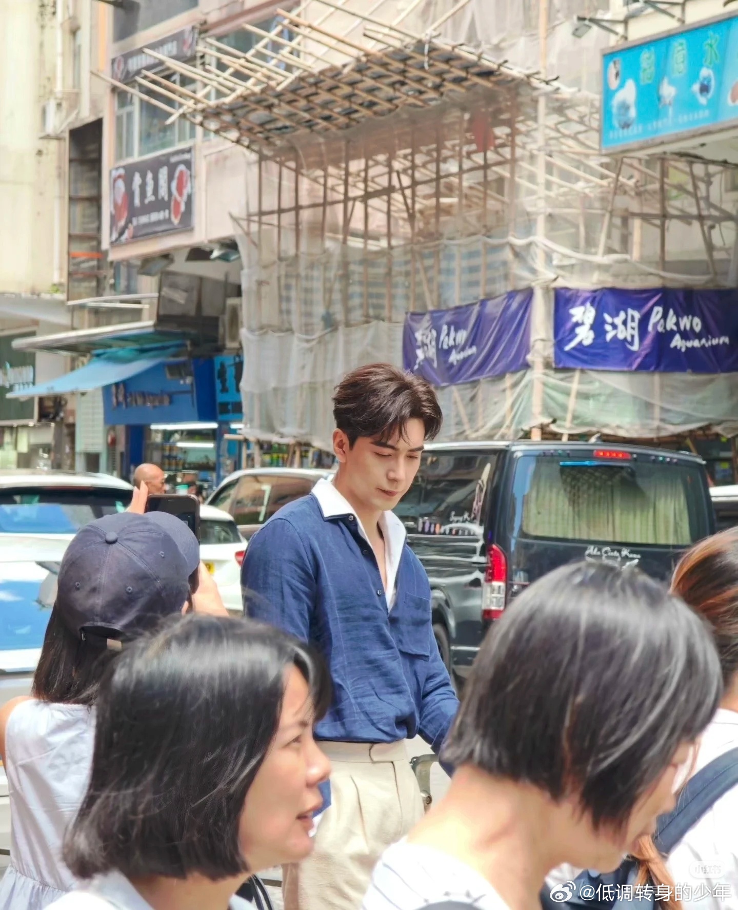 陈星旭香港街头偶遇生图 ​​​，港风MV王子～旭[送花花][送花花][送花花] 