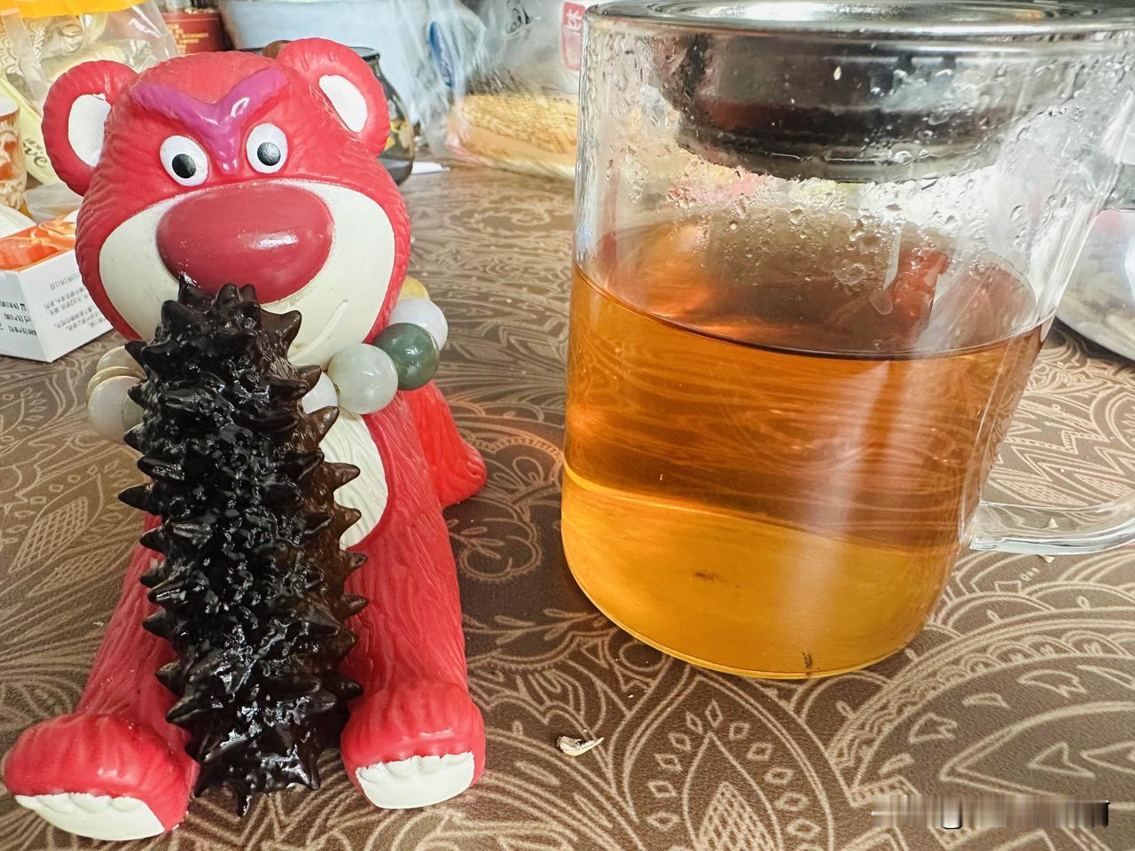 经常在网上看到这样一句话：“不要去碰有钱人的利益，不要去改变穷人的思维。”
这两