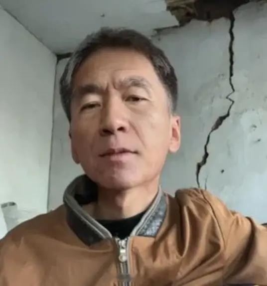 立秋 今个立秋，刷到一首歌 看山 ，心有戚戚焉。我不喜欢看名山大川，因为被很多人