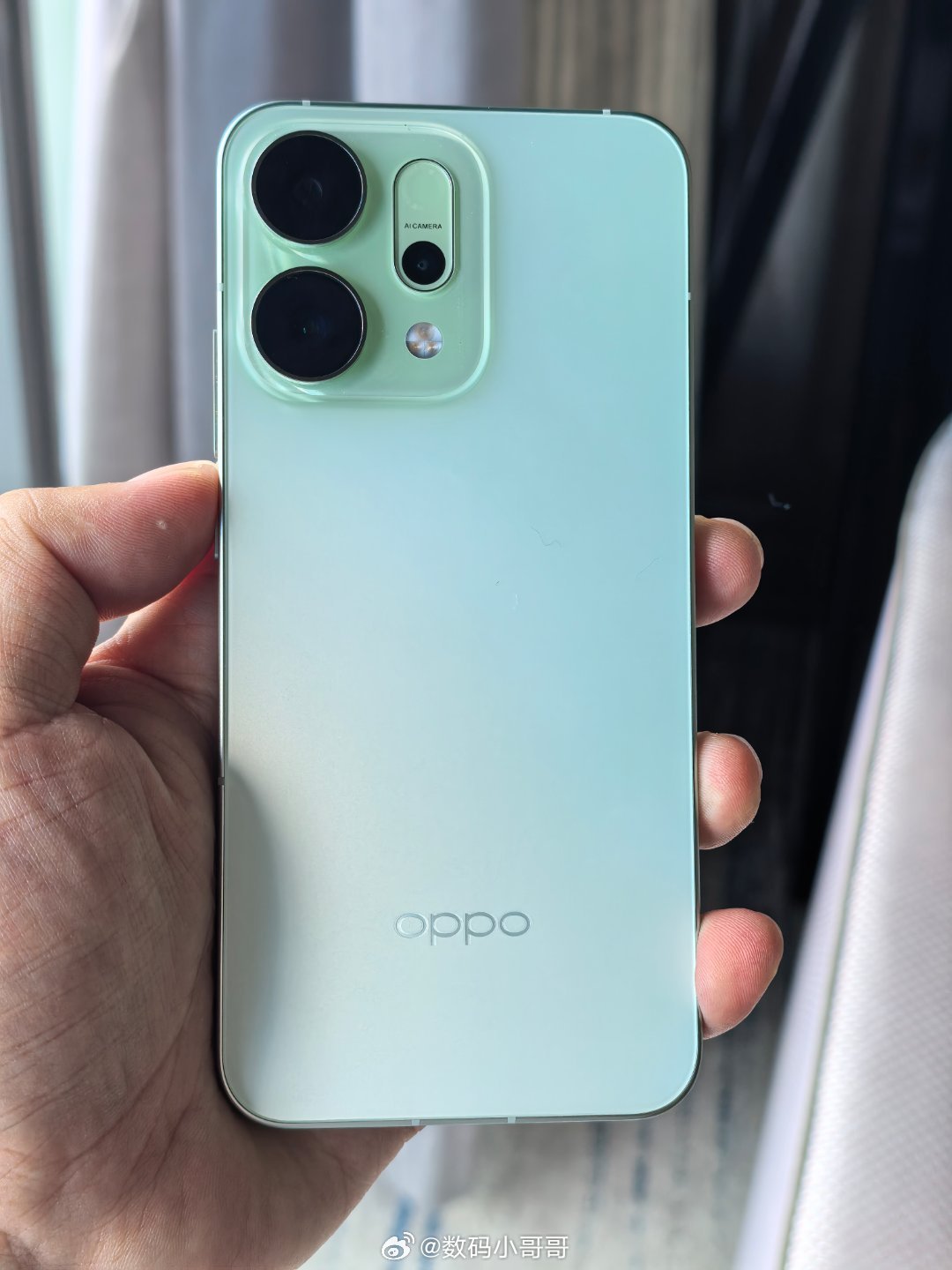 给大家分享一下我的oppo reno14 ，我这台是半夏绿配色选，颜值和质感真的