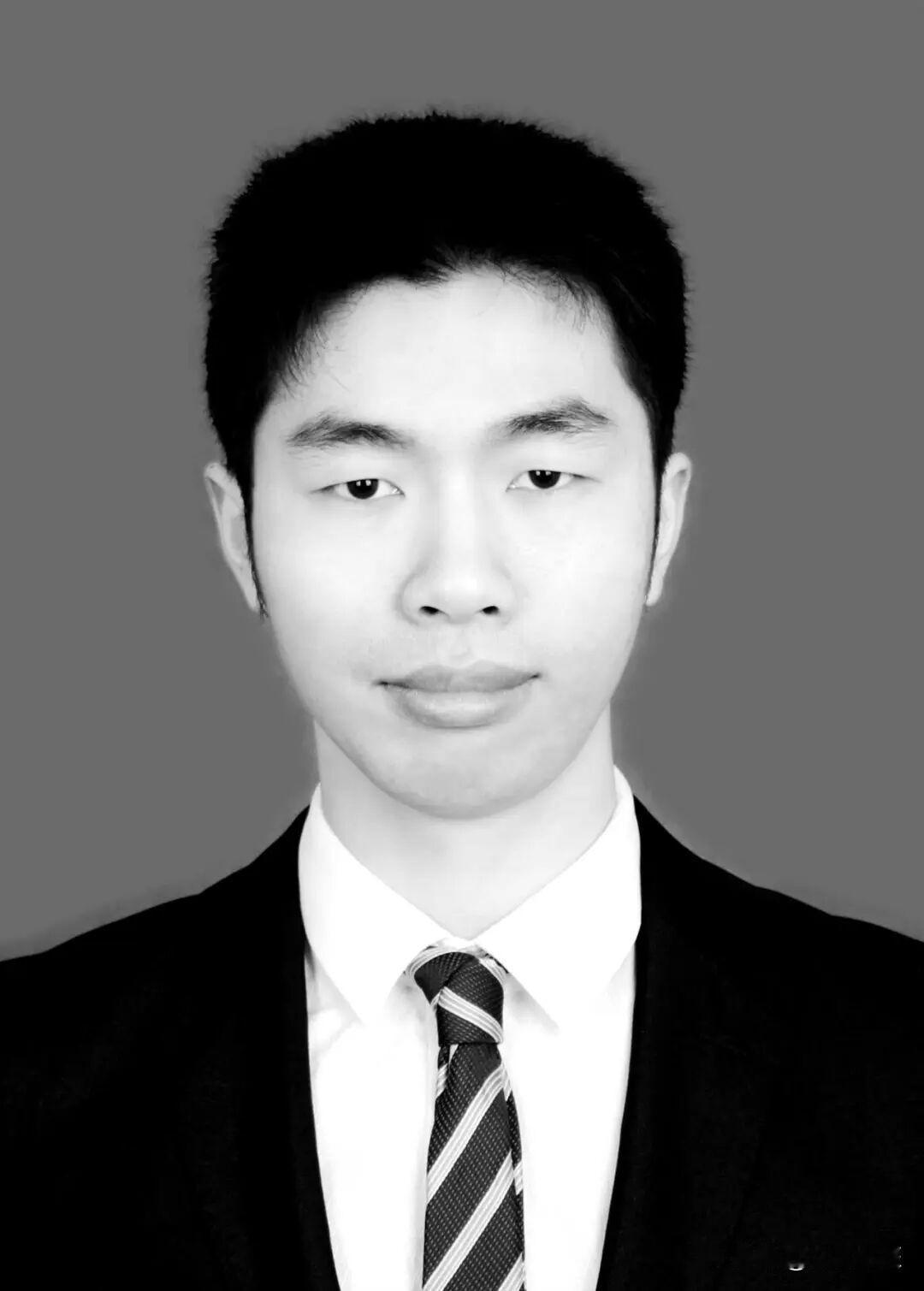 青年才俊，溘然长逝，注重身体健康方为至理！
10月25日晚，有网友发帖称，湘潭大
