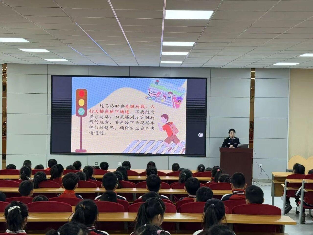 向阳区立新教育集团开展“开学第一课”系列主题活动

龙马精神启新程

团结奋进向