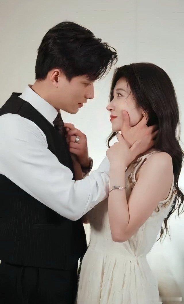 方夏答谢宴追剧团吃太好了 酸到睡不着！火锅蛋糕管够，王格格王皓祯亲自送礼物，方夏