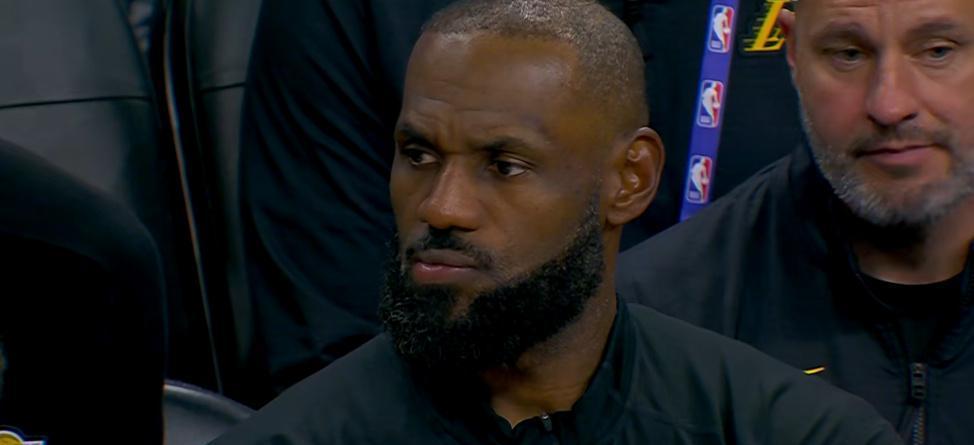 别再说湖人防守差了，准确说，是比摆烂队还差。
过去5场，他们防守效率跌到联盟第2