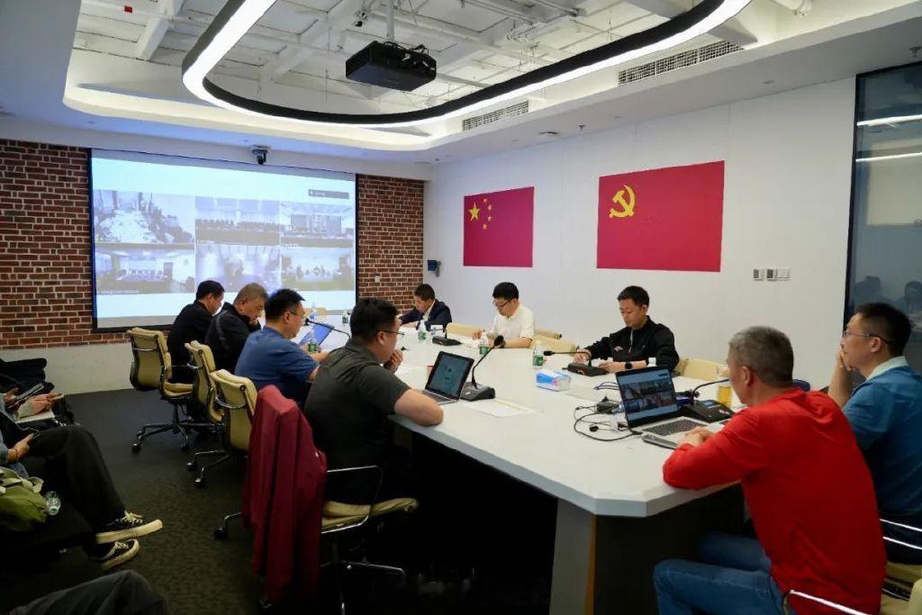 昨日，篮协、联赛公司与半决赛四支俱乐部高层以及赛区开会，继续强调赛风赛纪。另外，