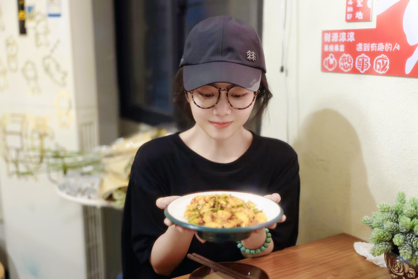 谭松韵 tsy谭松韵春禾之上 tsy谭松韵季三妹  “世俗静谧清冷，唯独你眼里布