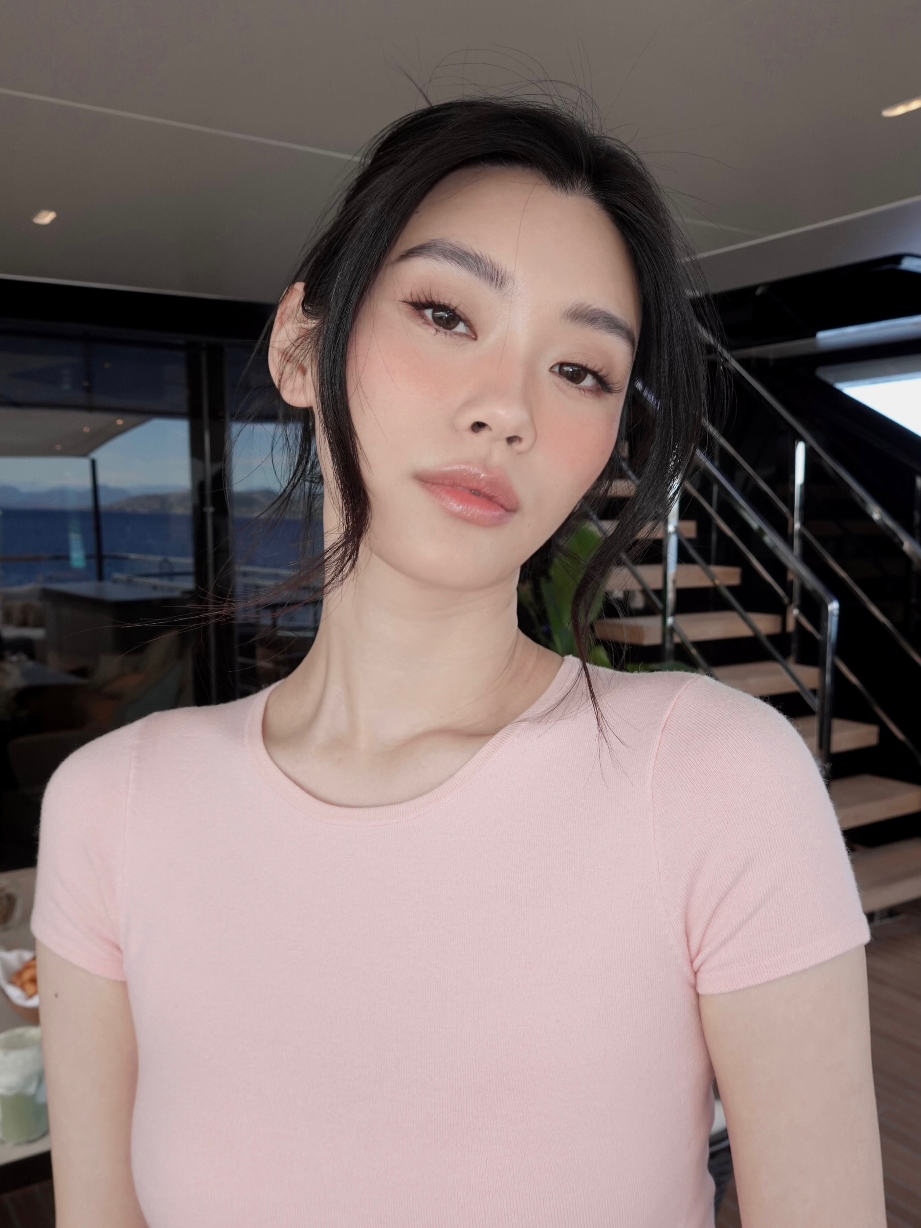 嫁入豪门穿什么？看奚梦瑶的度假体验穿搭刚刚完结婚礼的奚梦瑶在ALO Voyaga