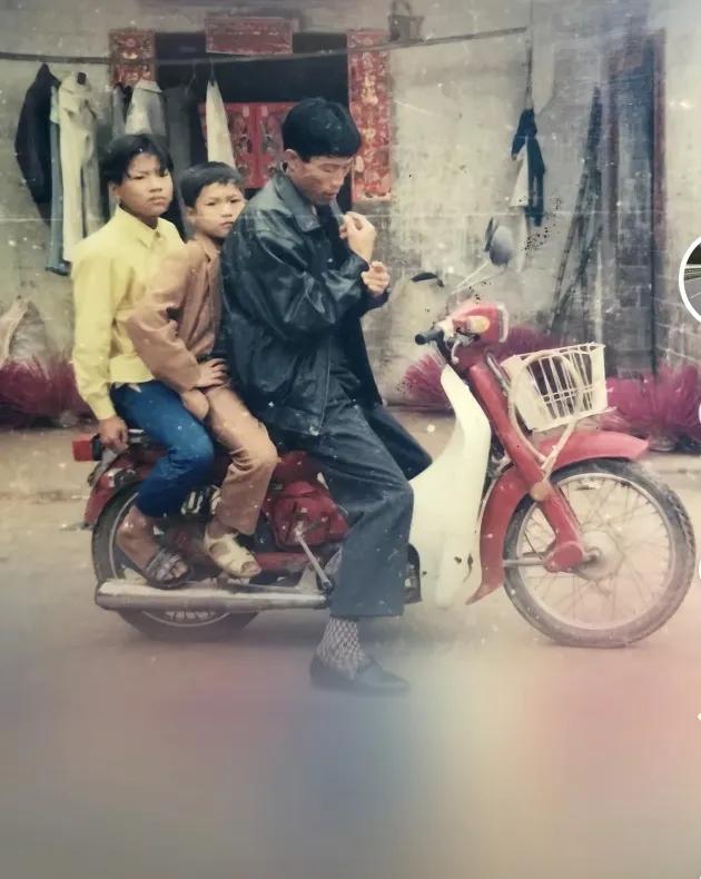 九十年代的重庆仔，曾经坐过重庆仔的少年都成大叔了。